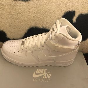 Nike Air Force 1 07 size 9